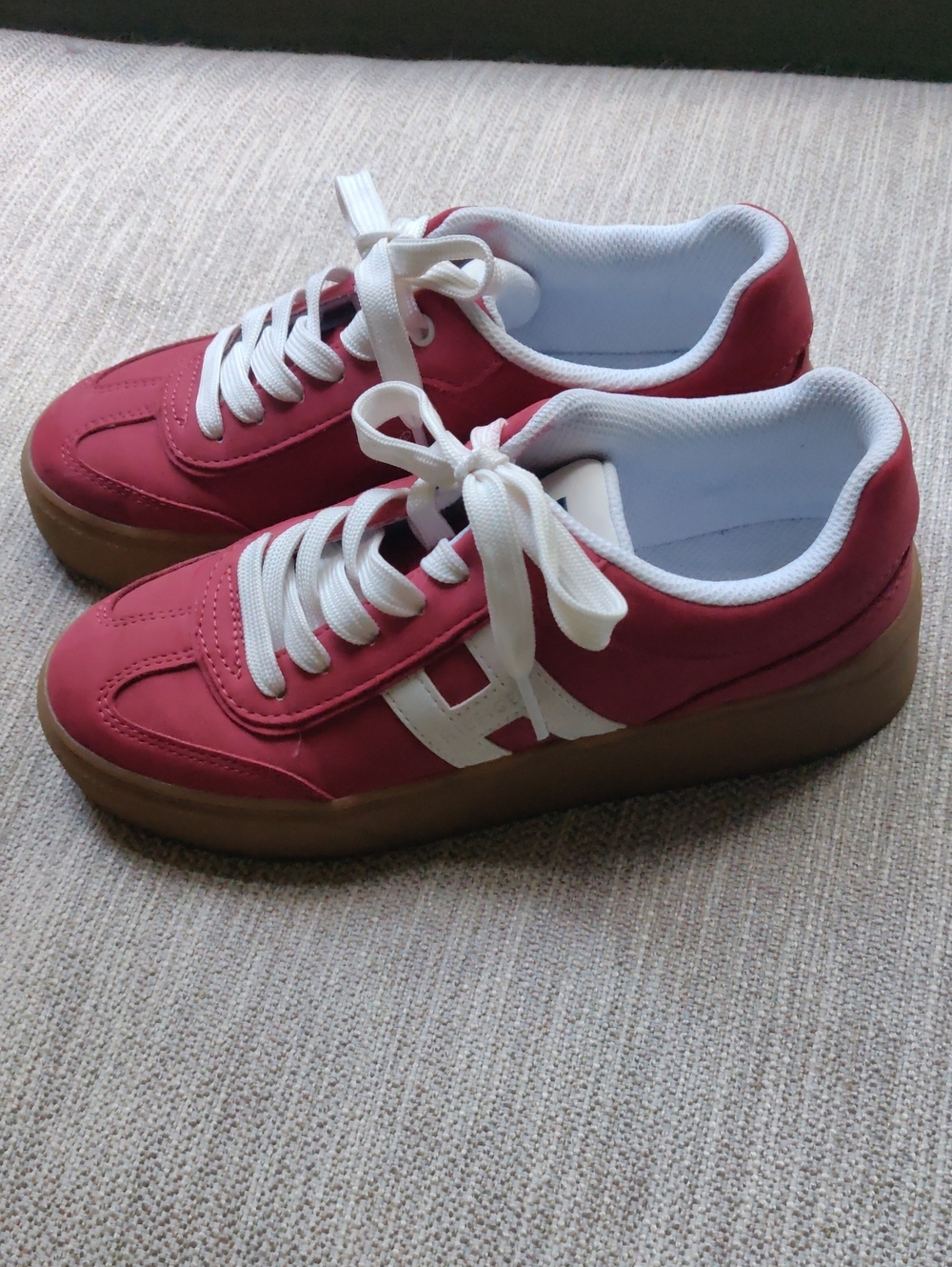 TOMMY HILFIGER Women's Celmi Lace-Up Fashion Sneakers Red Size 7